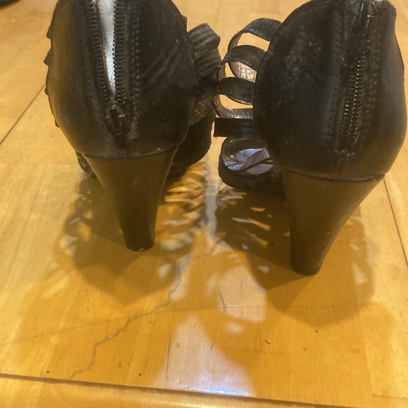 Women’s black shoes. Black with straps and zippers in back. Size 8 W - Picture 2 of 5